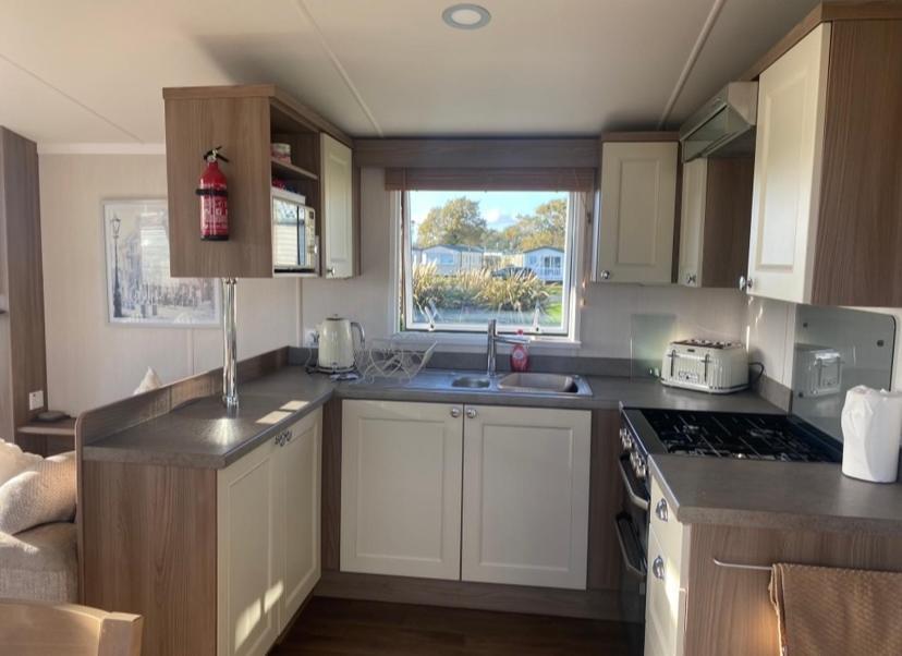 Caravan Church Farm Holiday Village Pagham Eksteriør bilde